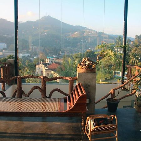 Square Peg Bed & Breakfast Kandy Exterior photo