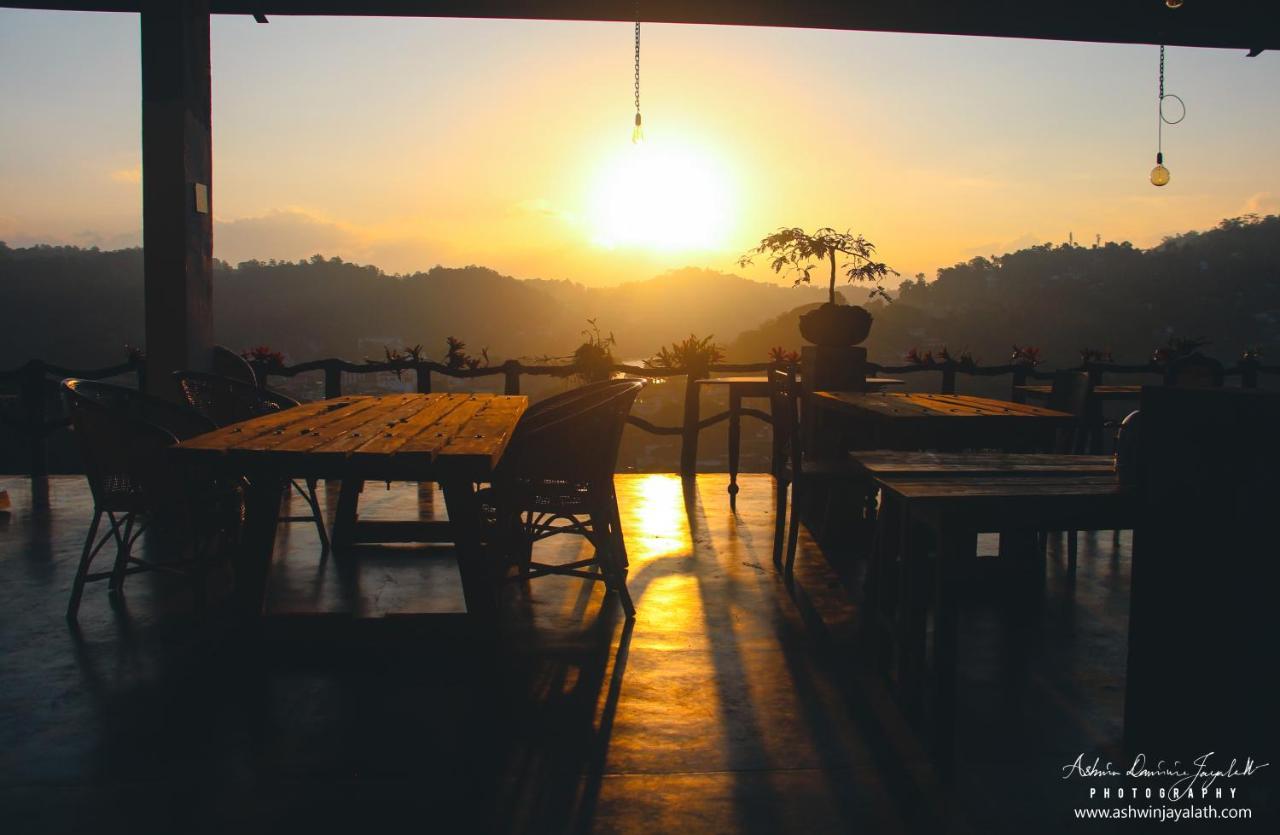 Square Peg Bed & Breakfast Kandy Exterior photo